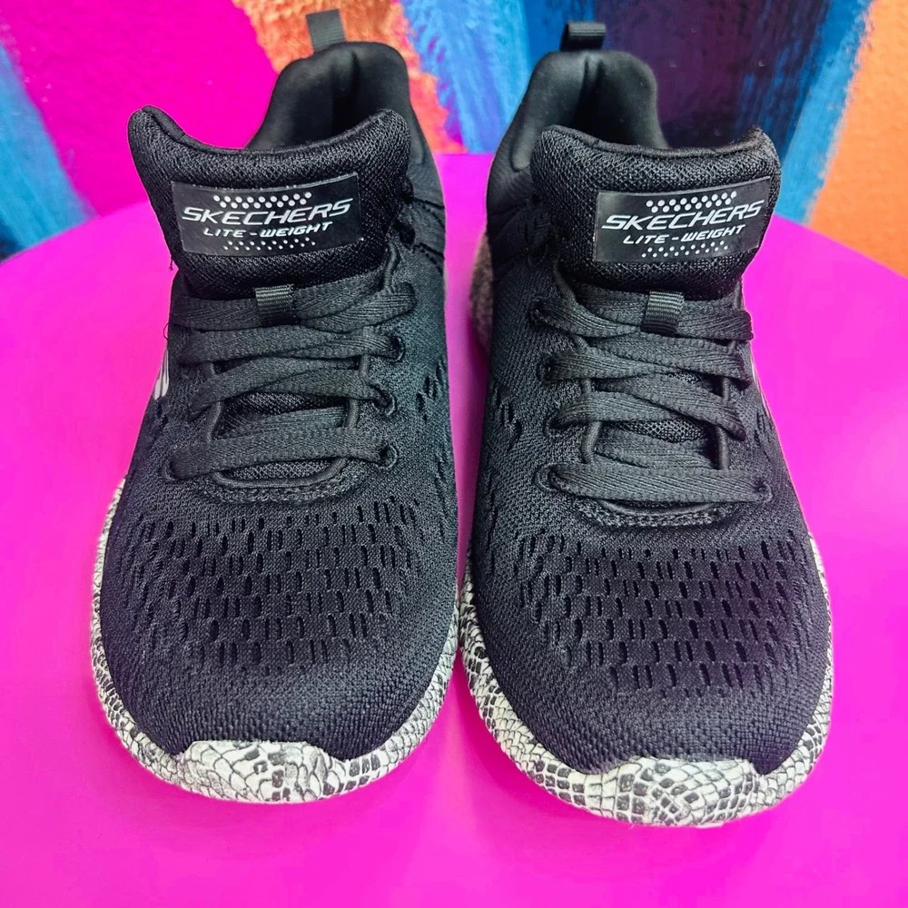 Skechers Womens 7.5 Lite-Weight Air Memory Foam Sneakers Black Snakeskin New